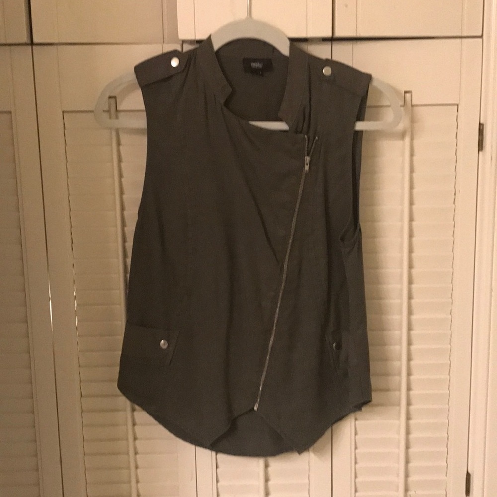 Hunter green vest with pockets